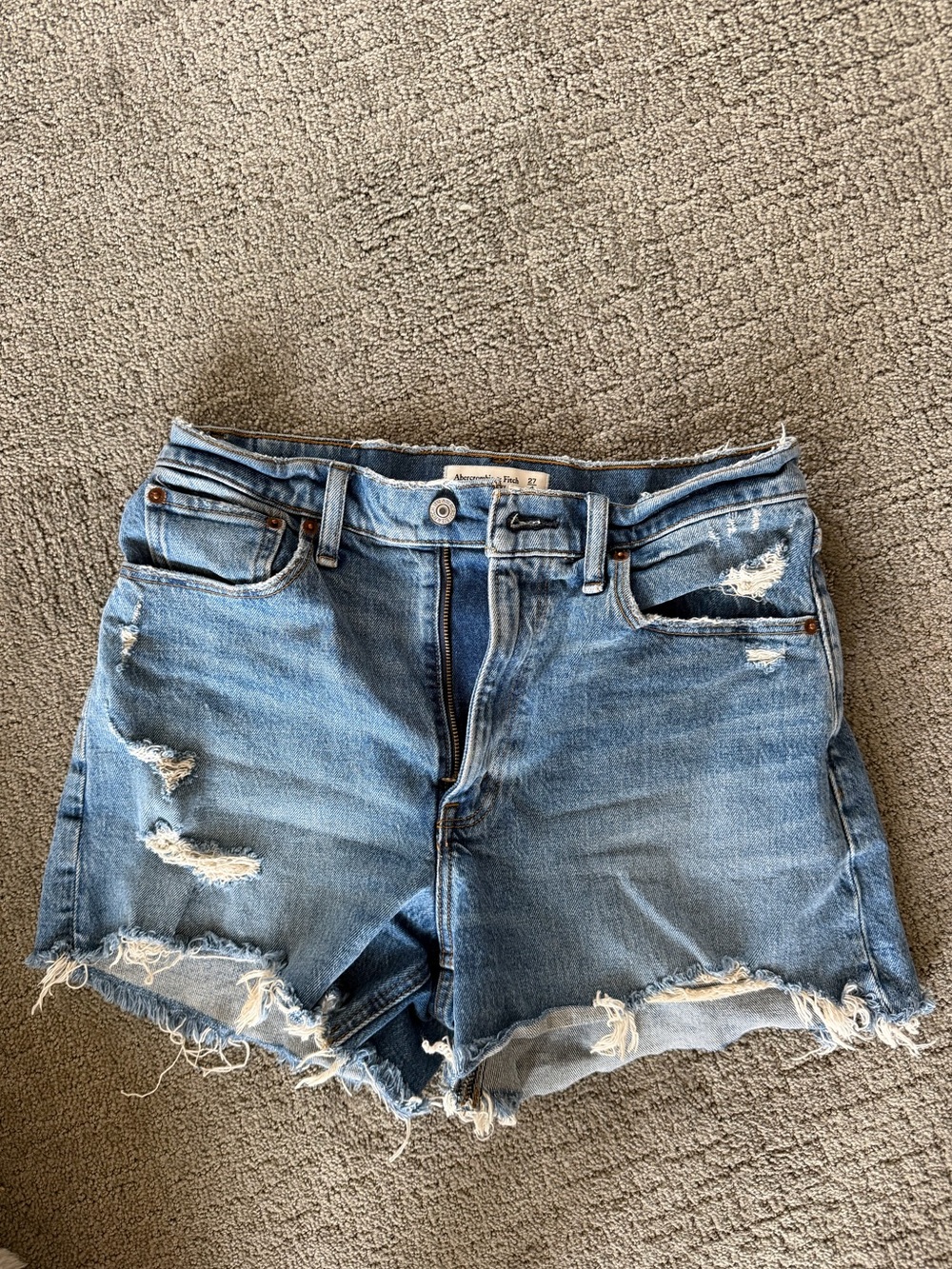 Abercrombie & Fitch 4” Mom Short - Size 27 Curve Love
